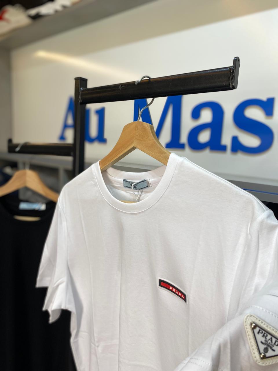 T-shirt Premium – Élégance Blanc & Noir